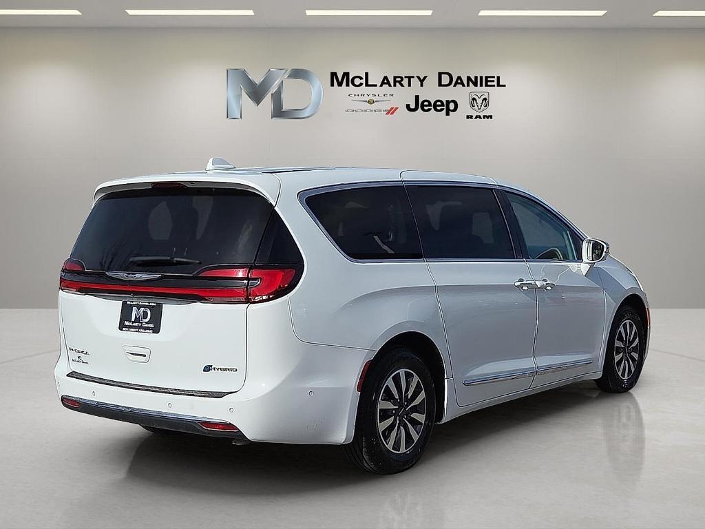 used 2022 Chrysler Pacifica Hybrid car, priced at $19,134