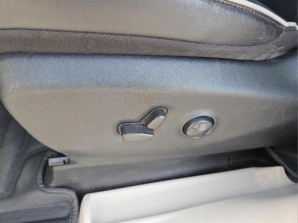 used 2022 Chrysler Pacifica Hybrid car, priced at $19,134