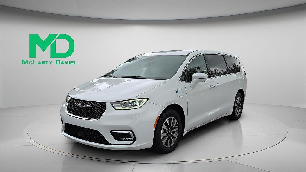 used 2022 Chrysler Pacifica Hybrid car, priced at $25,350