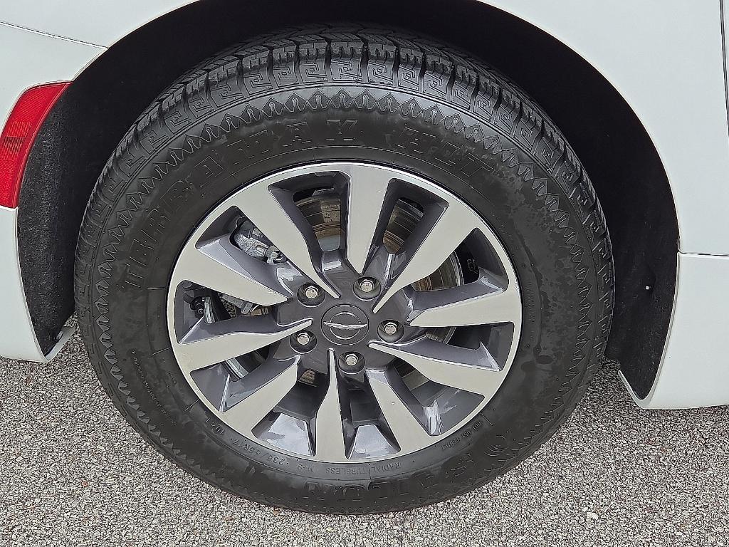 used 2022 Chrysler Pacifica Hybrid car, priced at $25,350