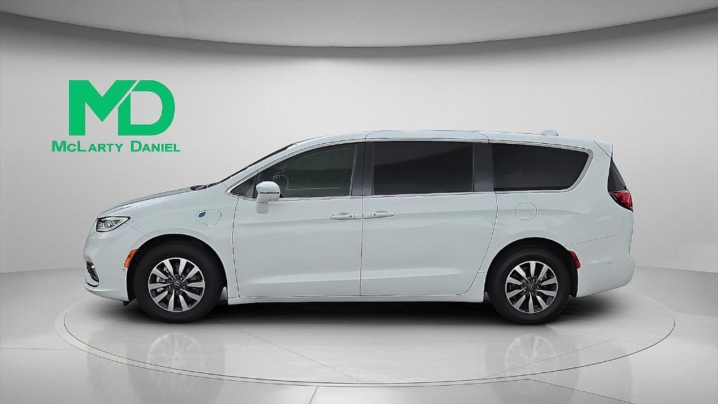 used 2022 Chrysler Pacifica Hybrid car, priced at $25,350