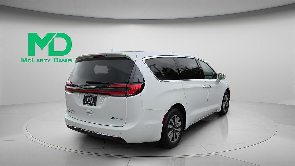 used 2022 Chrysler Pacifica Hybrid car, priced at $25,350