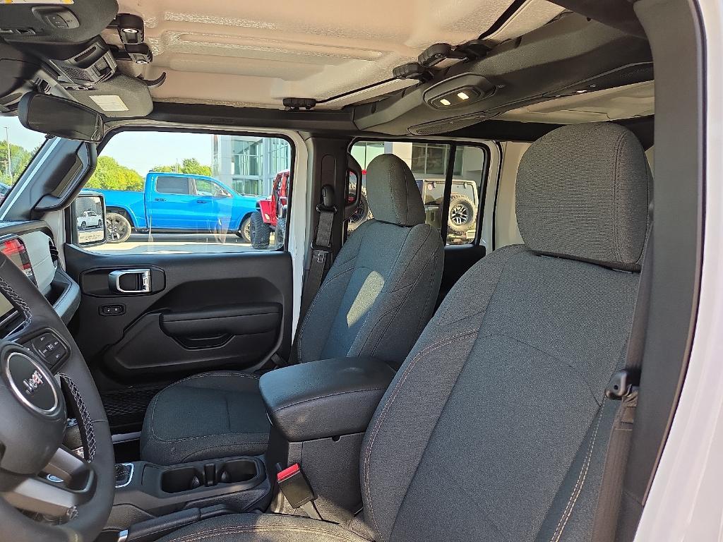 new 2025 Jeep Wrangler car, priced at $50,578