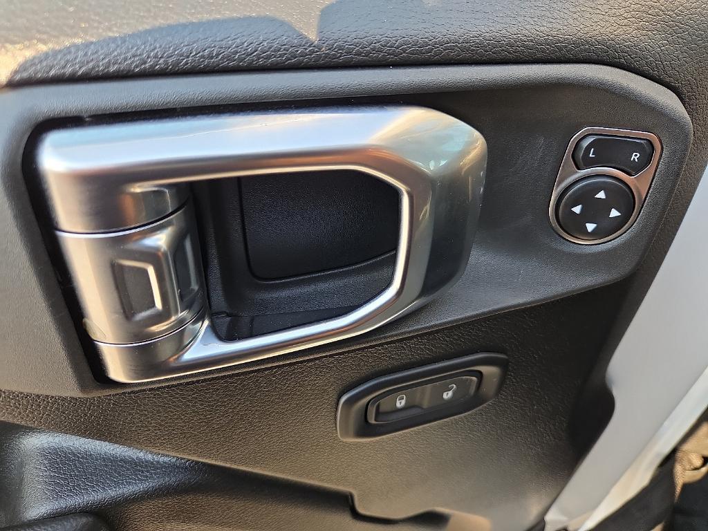 new 2025 Jeep Wrangler car, priced at $50,578