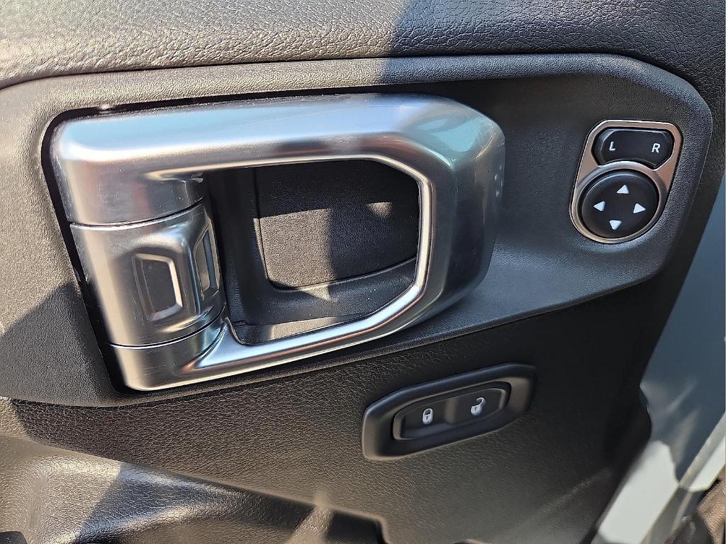 new 2025 Jeep Gladiator car, priced at $39,858