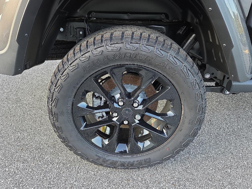 new 2025 Jeep Gladiator car, priced at $37,578