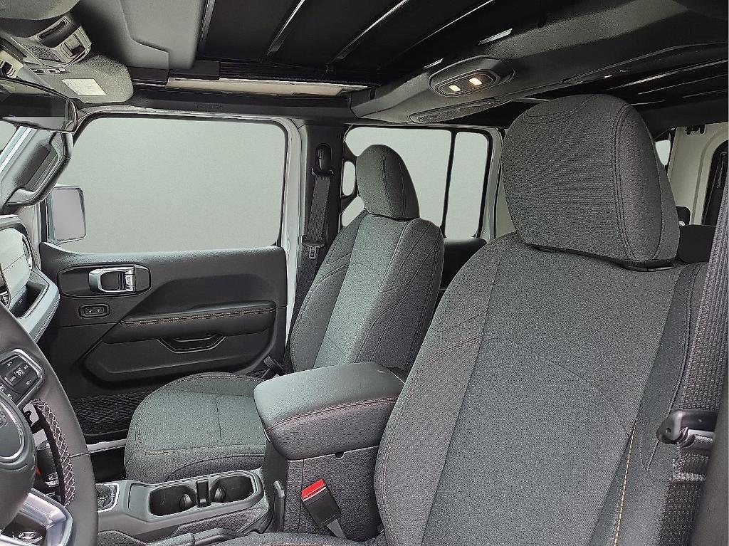 new 2025 Jeep Wrangler car, priced at $52,154