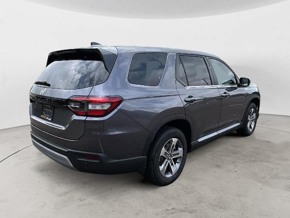 new 2025 Honda Pilot car, priced at $43,867