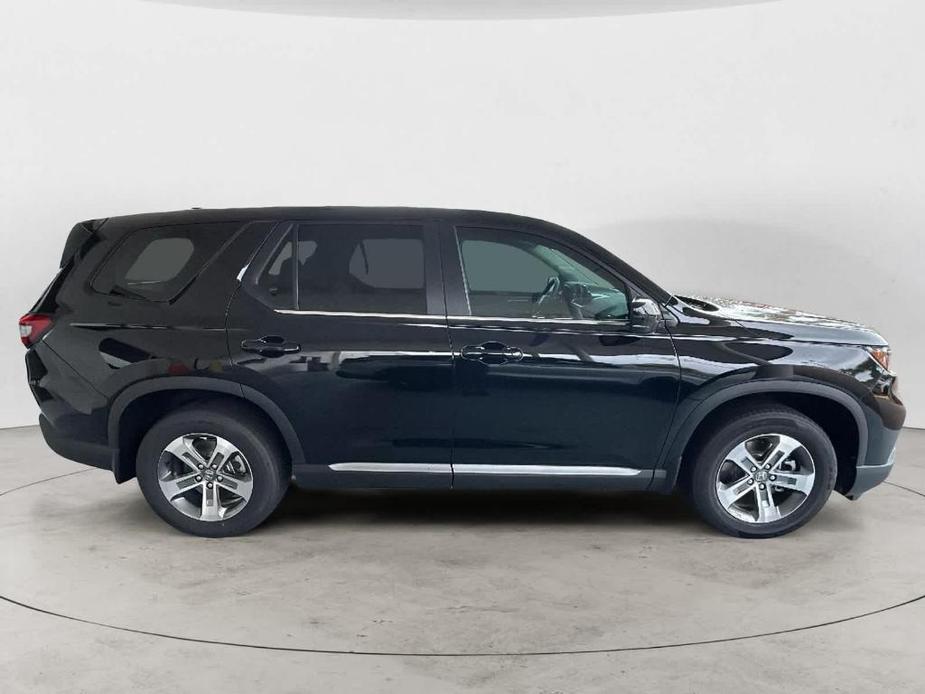 new 2025 Honda Pilot car, priced at $44,597