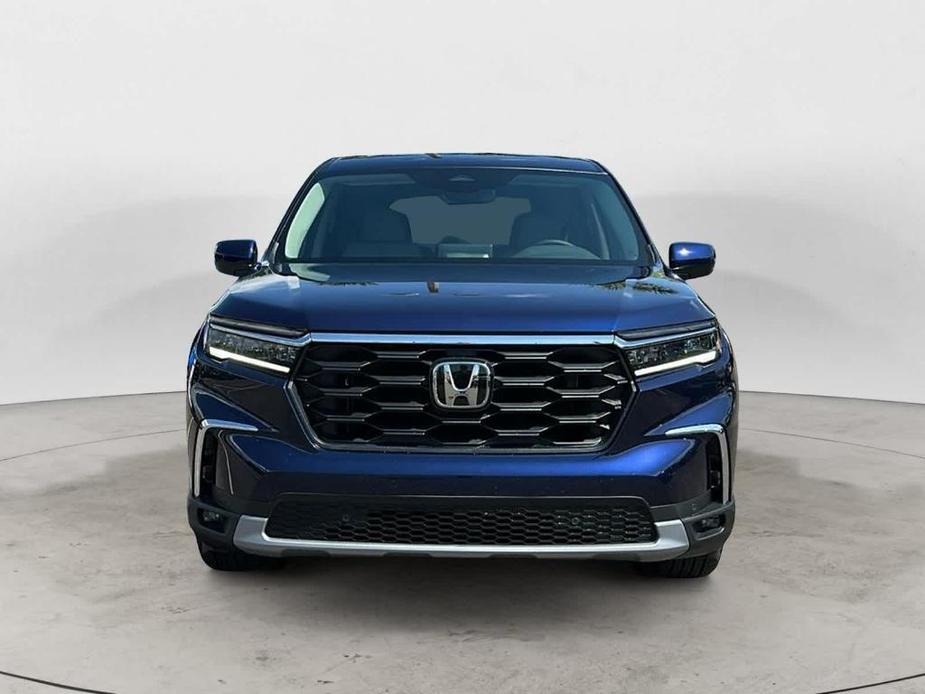 new 2025 Honda Pilot car, priced at $41,767