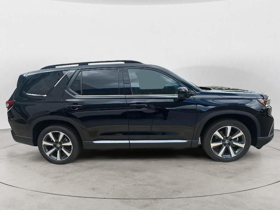 new 2025 Honda Pilot car, priced at $44,775