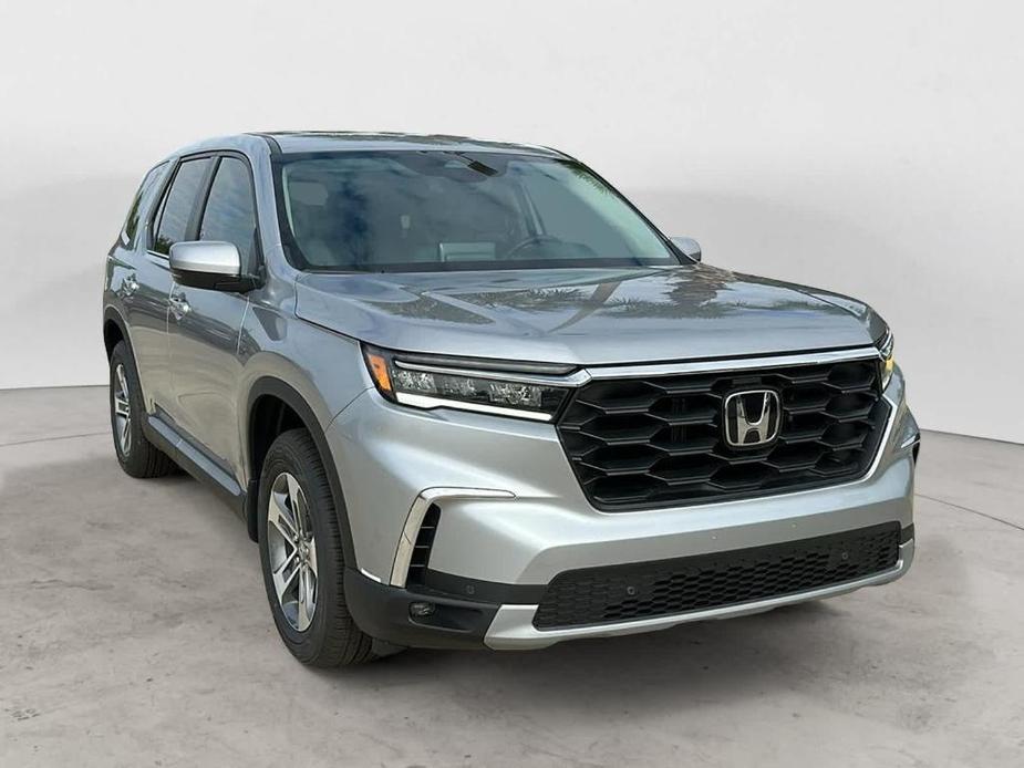 new 2025 Honda Pilot car, priced at $41,767