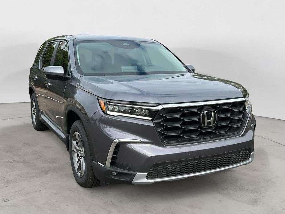 new 2025 Honda Pilot car, priced at $43,867