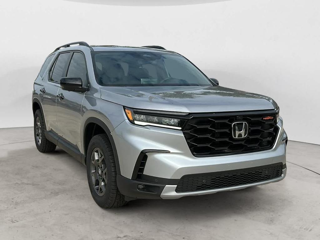 new 2025 Honda Pilot car, priced at $47,432