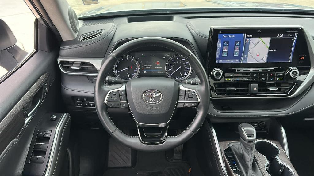 used 2020 Toyota Highlander car, priced at $32,988