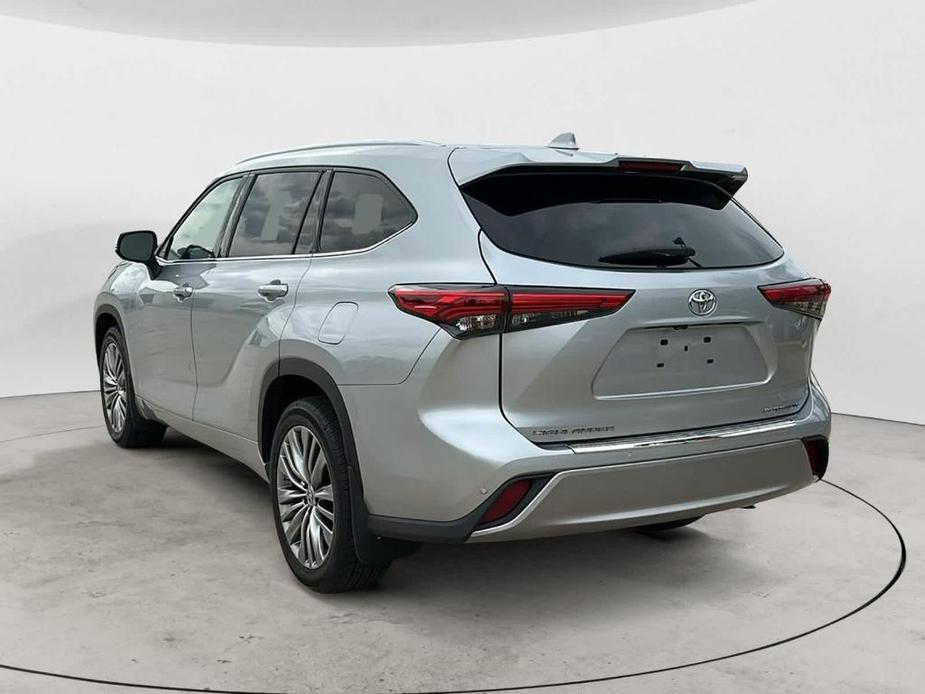 used 2020 Toyota Highlander car, priced at $32,988