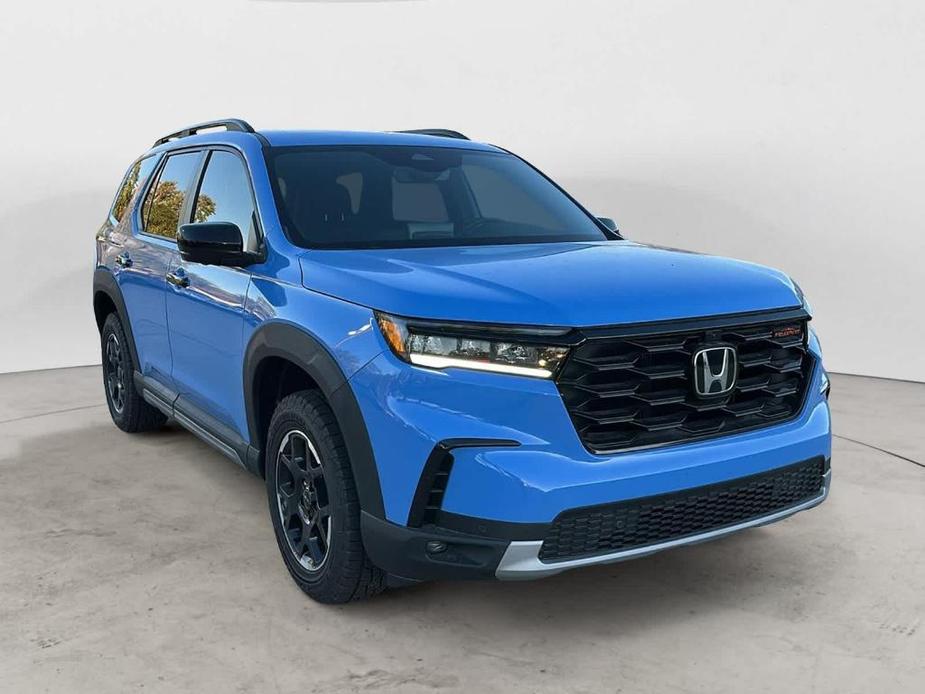 new 2025 Honda Pilot car, priced at $50,437