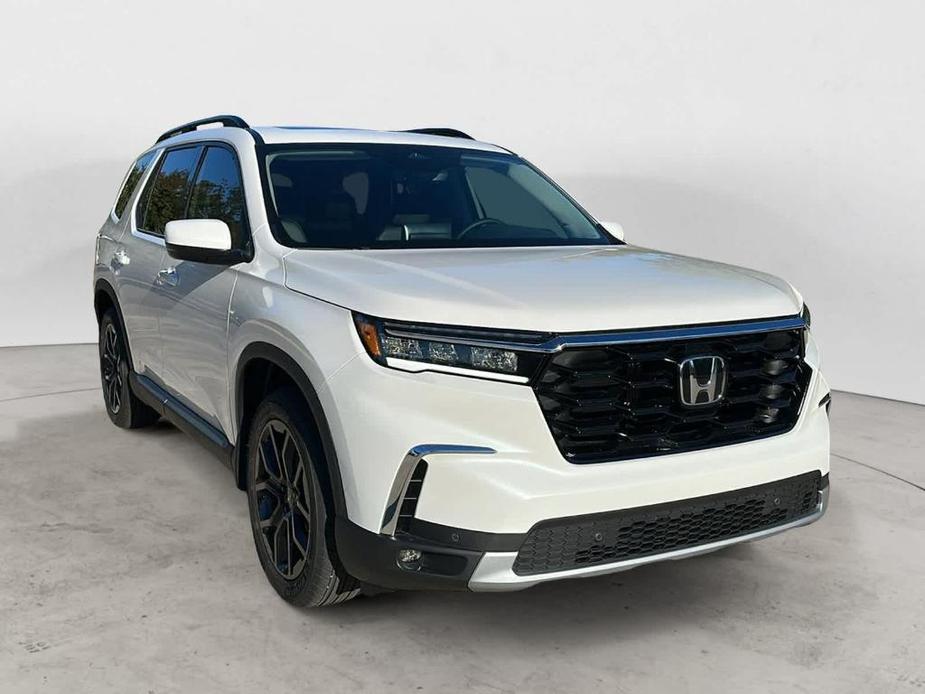 new 2025 Honda Pilot car, priced at $49,250