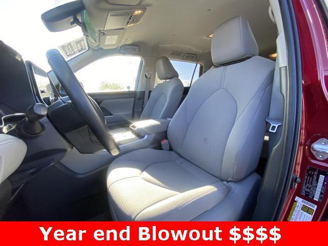 used 2023 Toyota Highlander car, priced at $31,998