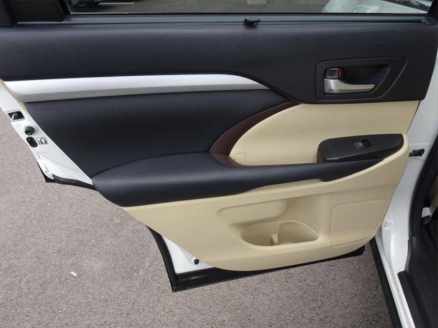 used 2015 Toyota Highlander car, priced at $14,135