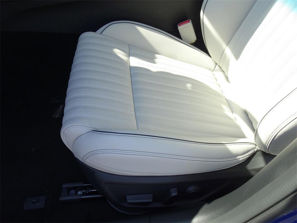 new 2025 Genesis G70 car, priced at $50,405