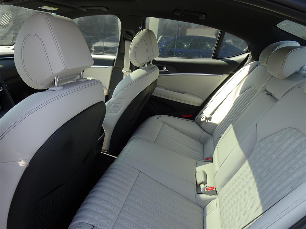 new 2025 Genesis G70 car, priced at $50,405