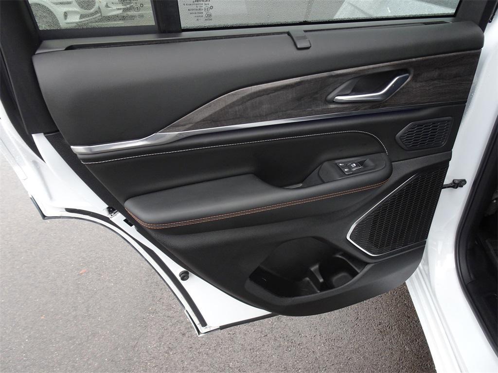 used 2025 Jeep Grand Cherokee car, priced at $49,000