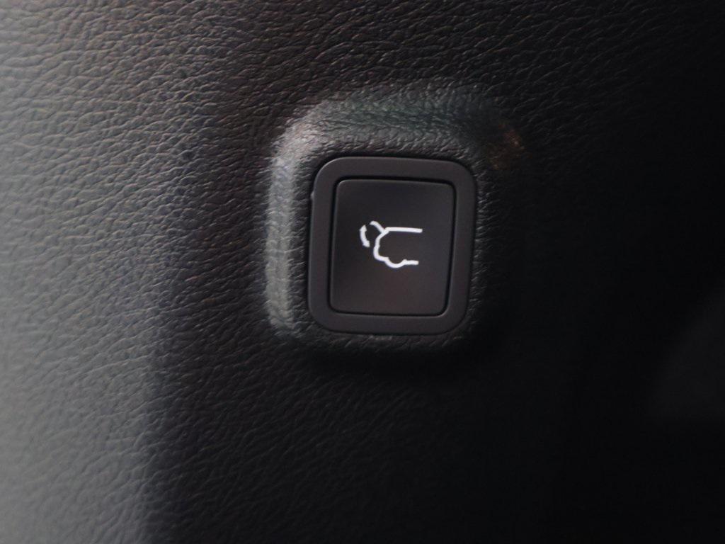 used 2022 Jeep Cherokee car, priced at $23,139