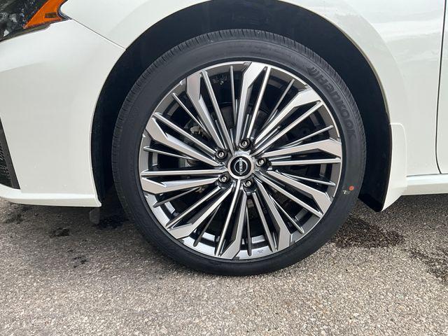 new 2025 Nissan Altima car, priced at $37,605