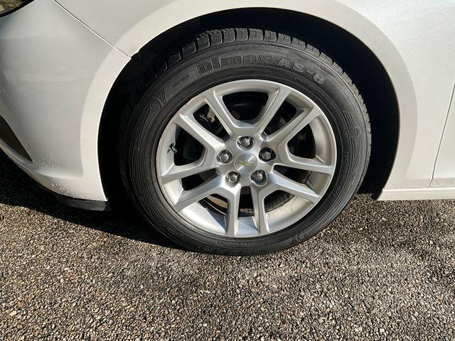 used 2015 Chevrolet Malibu car, priced at $9,246