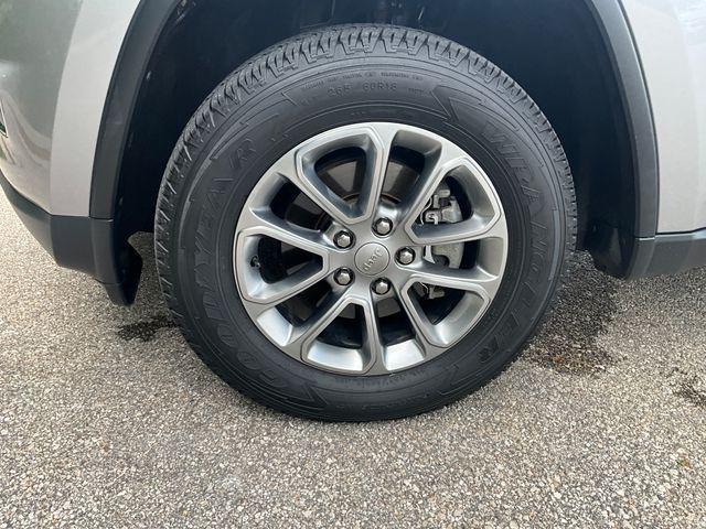 used 2015 Jeep Grand Cherokee car, priced at $15,999