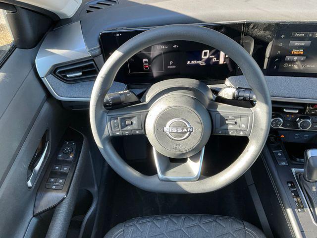 new 2025 Nissan Kicks car, priced at $29,005