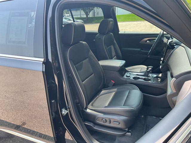 used 2022 Chevrolet Traverse car, priced at $33,785