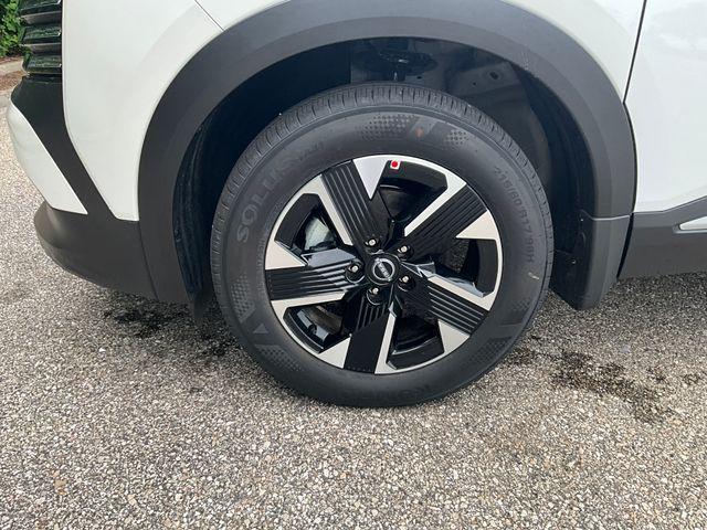 new 2025 Nissan Kicks car, priced at $26,423