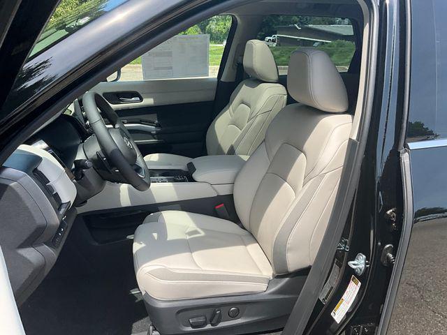 new 2025 Nissan Pathfinder car, priced at $50,193