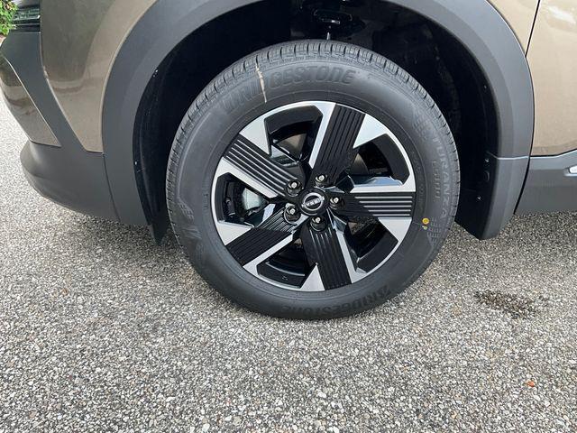 new 2025 Nissan Kicks car, priced at $27,570