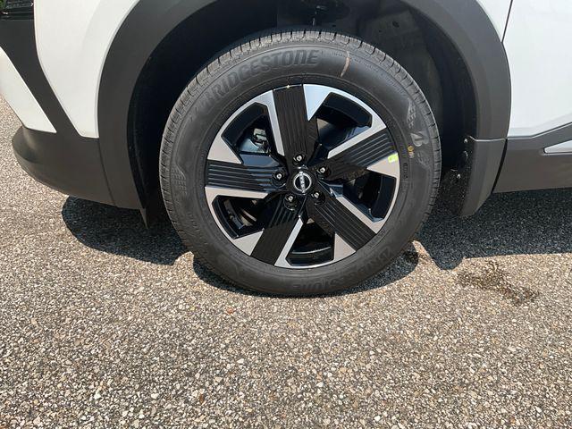 new 2025 Nissan Kicks car, priced at $28,215