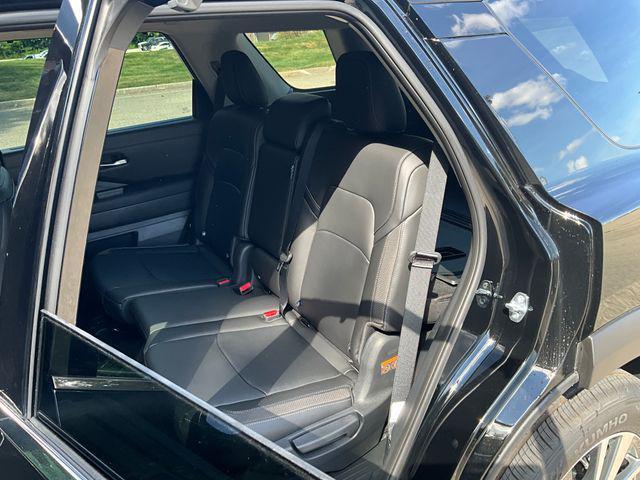 new 2025 Nissan Pathfinder car, priced at $46,935