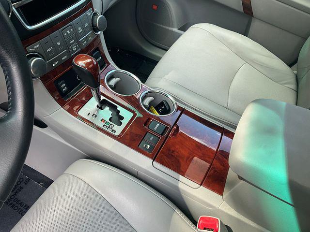 used 2013 Toyota Highlander car, priced at $12,999
