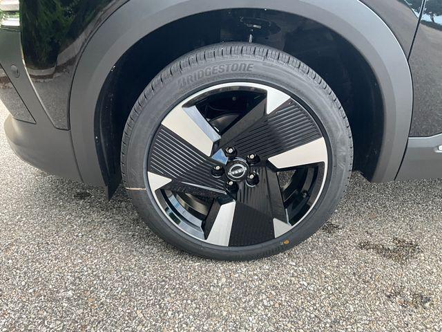 new 2025 Nissan Kicks car, priced at $30,220