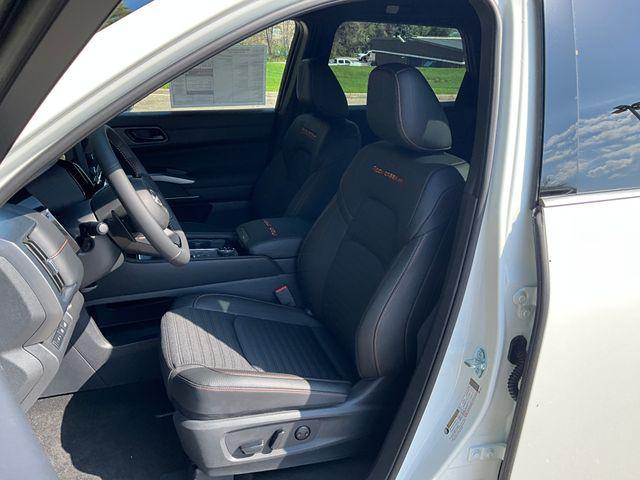 new 2025 Nissan Pathfinder car, priced at $47,175