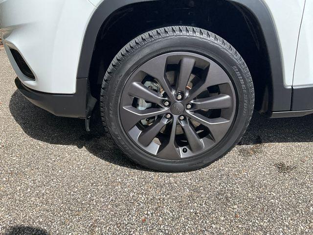 used 2021 Jeep Cherokee car, priced at $22,499