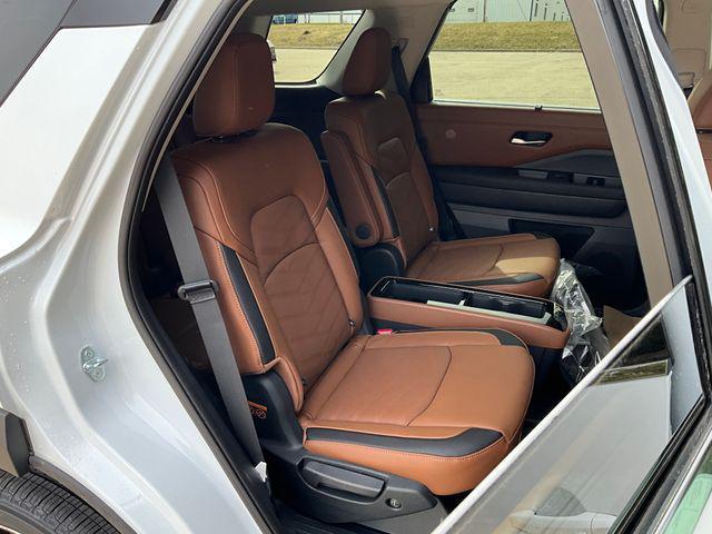 new 2025 Nissan Pathfinder car, priced at $55,733