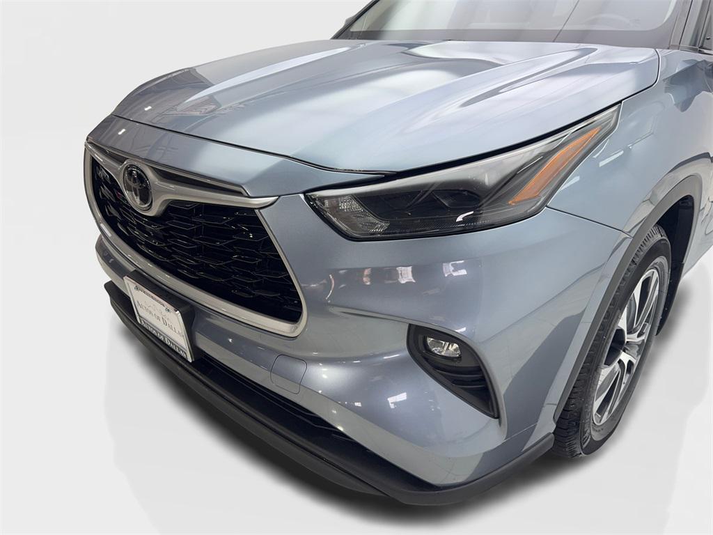 used 2023 Toyota Highlander car, priced at $35,980