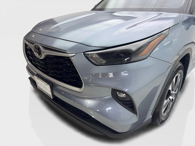 used 2023 Toyota Highlander car, priced at $37,490