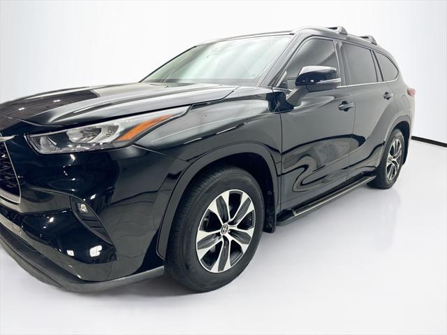 used 2020 Toyota Highlander car, priced at $29,780