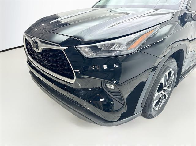 used 2020 Toyota Highlander car, priced at $29,780