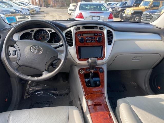 used 2006 Toyota Highlander car, priced at $7,899