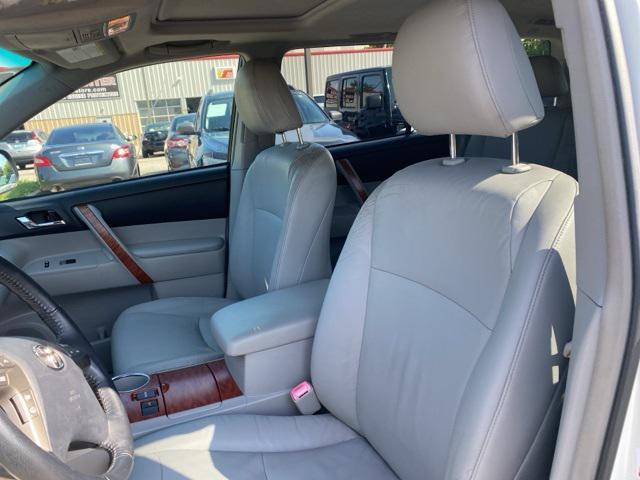 used 2008 Toyota Highlander car, priced at $10,499