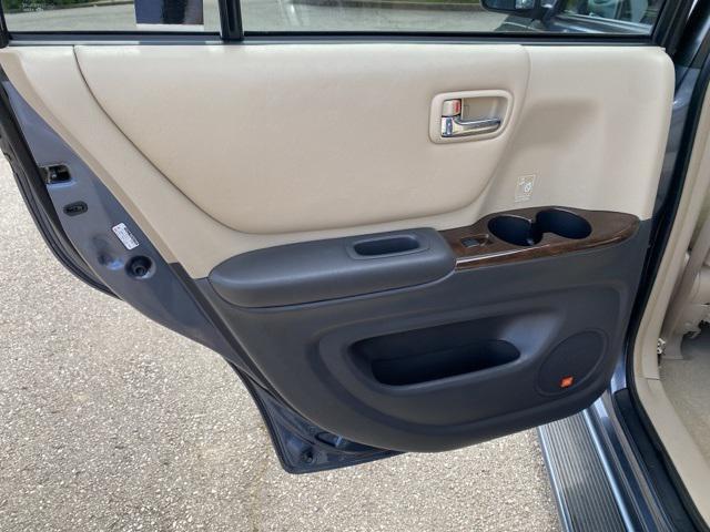used 2002 Toyota Highlander car, priced at $7,499